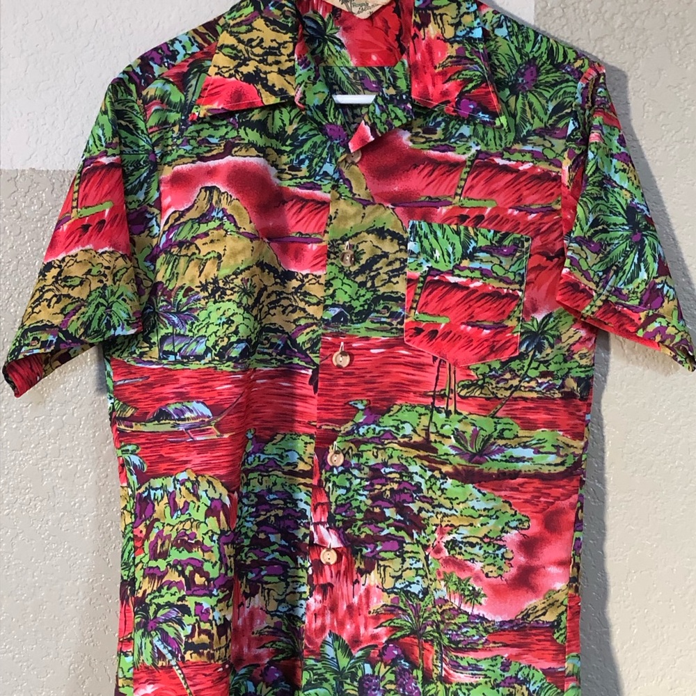 Royal Islander Vintage Hawaiian Shirt Aloha Red Green Mountain Print Size M EUC